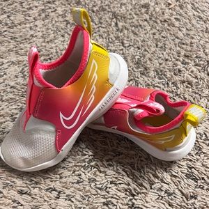 Toddler slip on sneaker Nike flexrunner 10.5c